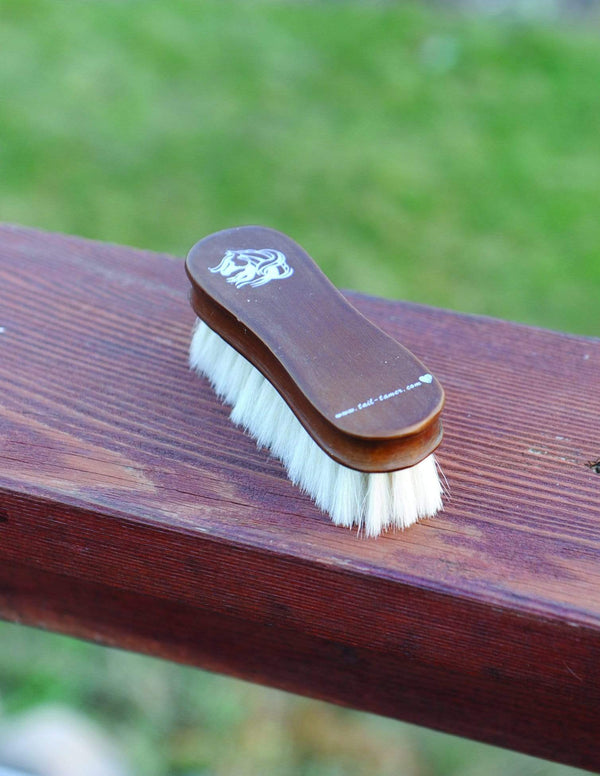 Professional's Choice Professional's Choice Tail Tamer Small Goat Hair Face Brush
